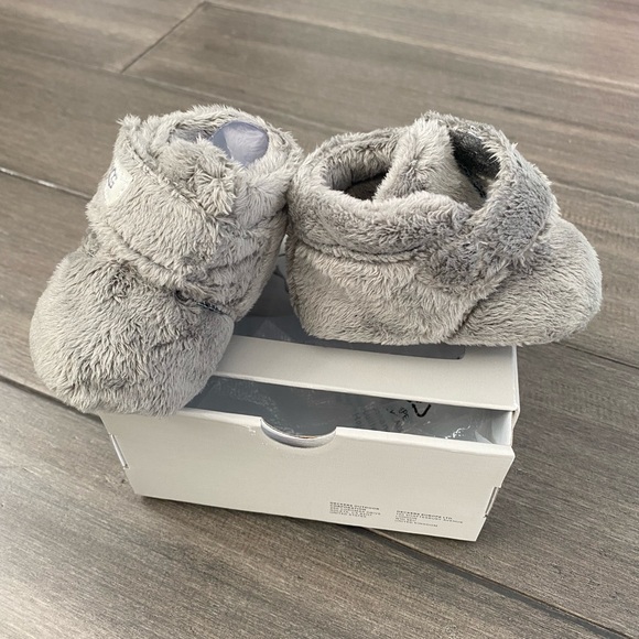 Ugh boots size 0 to 6 months brand new. Original packaging new. - Picture 7 of 9